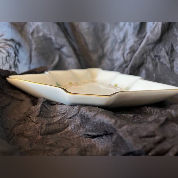 MIkasa Holiday Tree Serving Dish/Candy/Trinkets - Picture 6 of 7